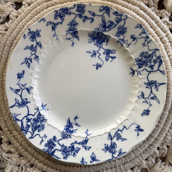 RARE Pre-Owned Flow Blue & White 8 3/4" Ridgways WAVERLEY Plate. RNo 146826 UK - Picture 1 of 6